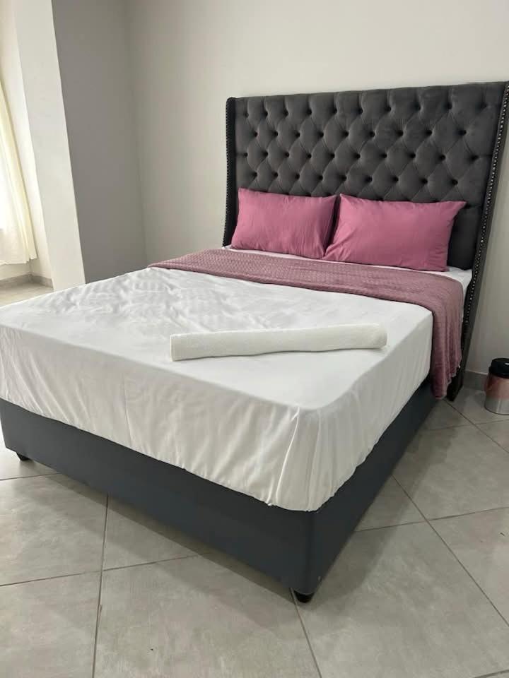Chocolate City Guest House East London Esterno foto
